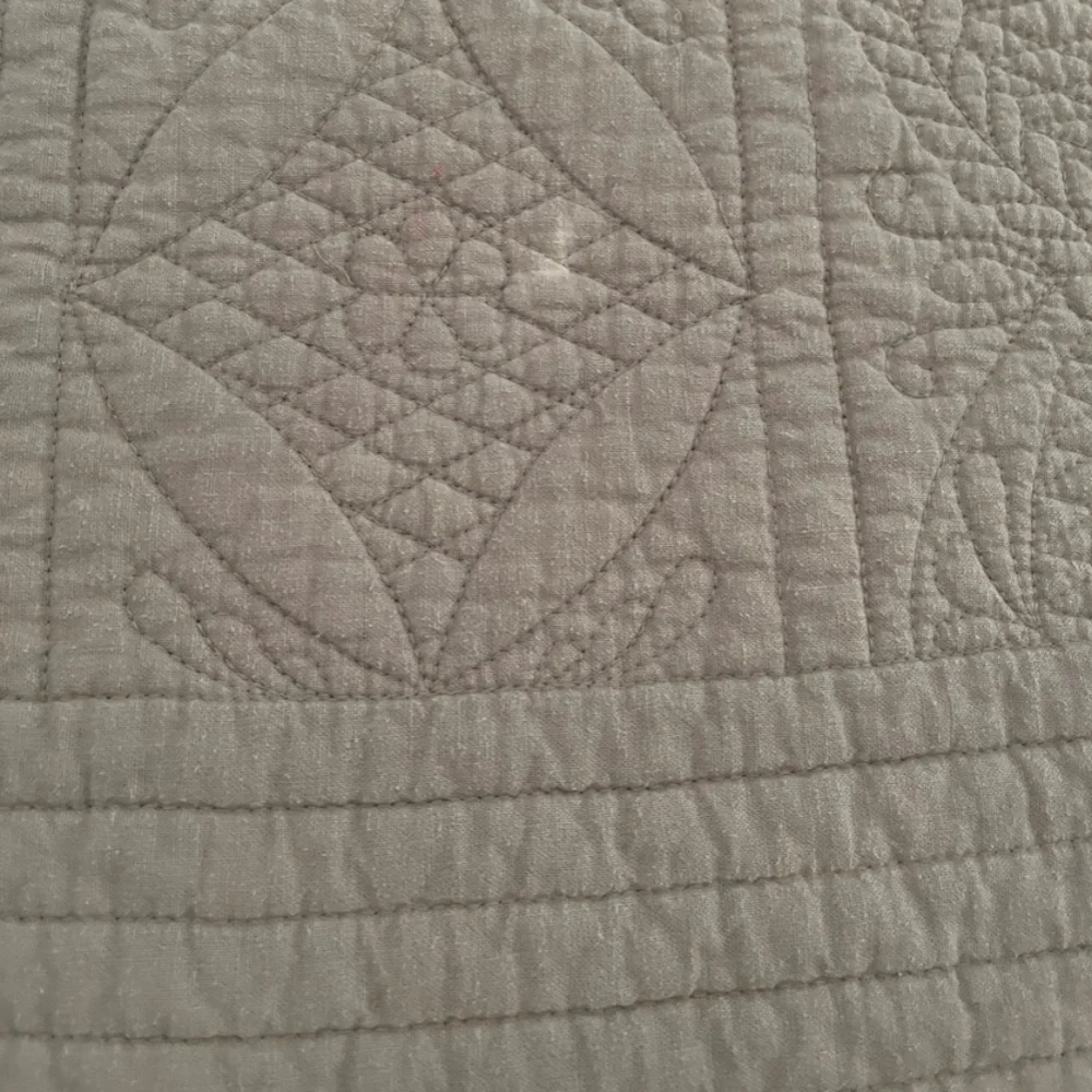 Pottery Barn Hanna Cotton/Linen Quilt • Full/Queen